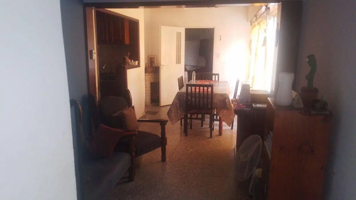 VENTA CASA 3 AMBIENTES PATIO Y COCHERA LANUS 4