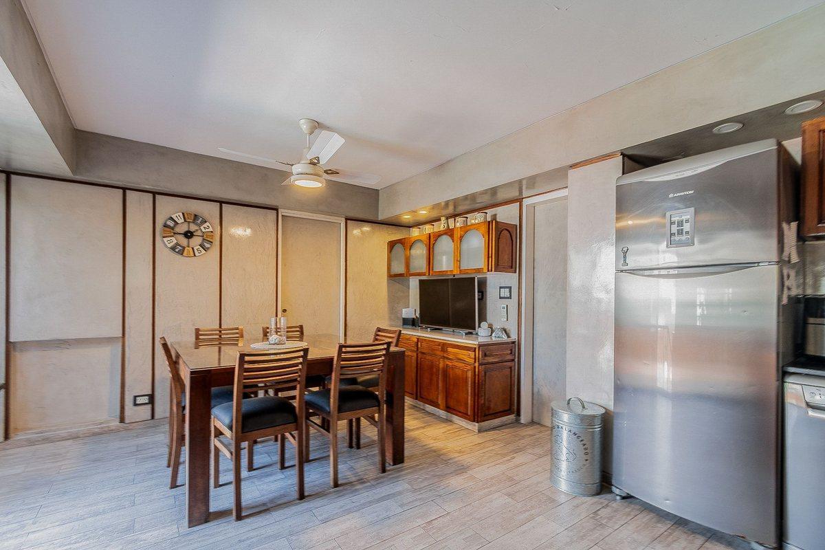 Foto de Venta Casa 6 ambientes Liniers Pileta 3 Cocheras, imagen 4