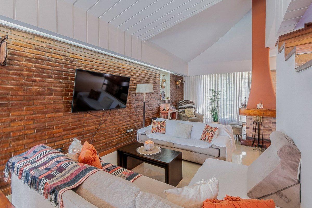 Venta Casa 6 ambientes Liniers Pileta 3 Cocheras