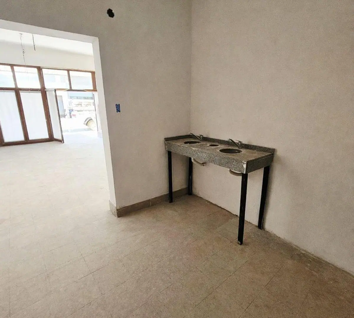 Alquiler Local Comercial Caseros 80m2 Av. Mitre 4