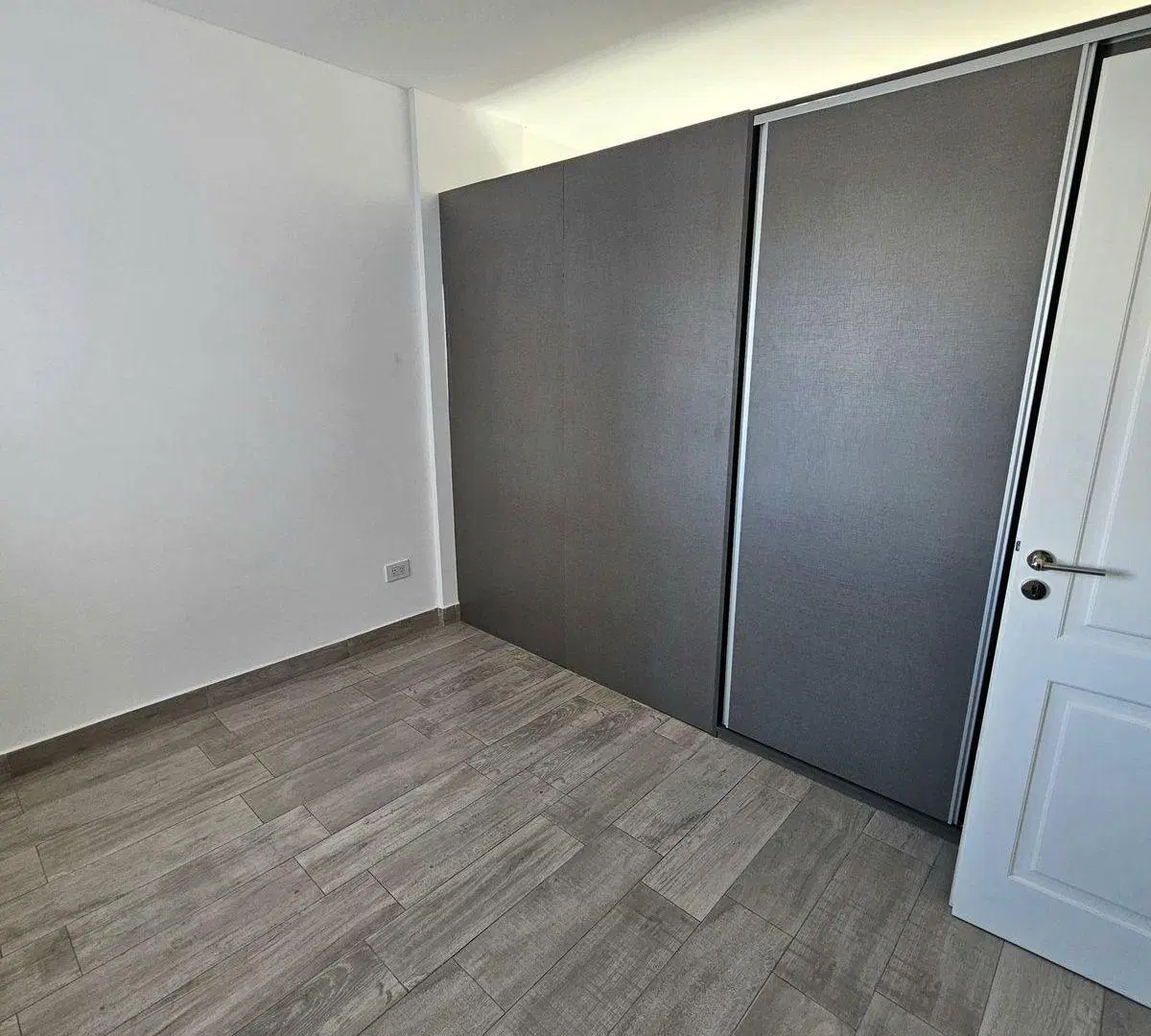 Venta Piso 4 ambientes Cochera a estrenar S. Peña 5