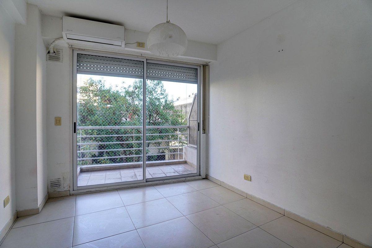Foto de VENTA DEPARTAMENTO BALVANERA SUM, COCHERA Y PILETA, imagen 2