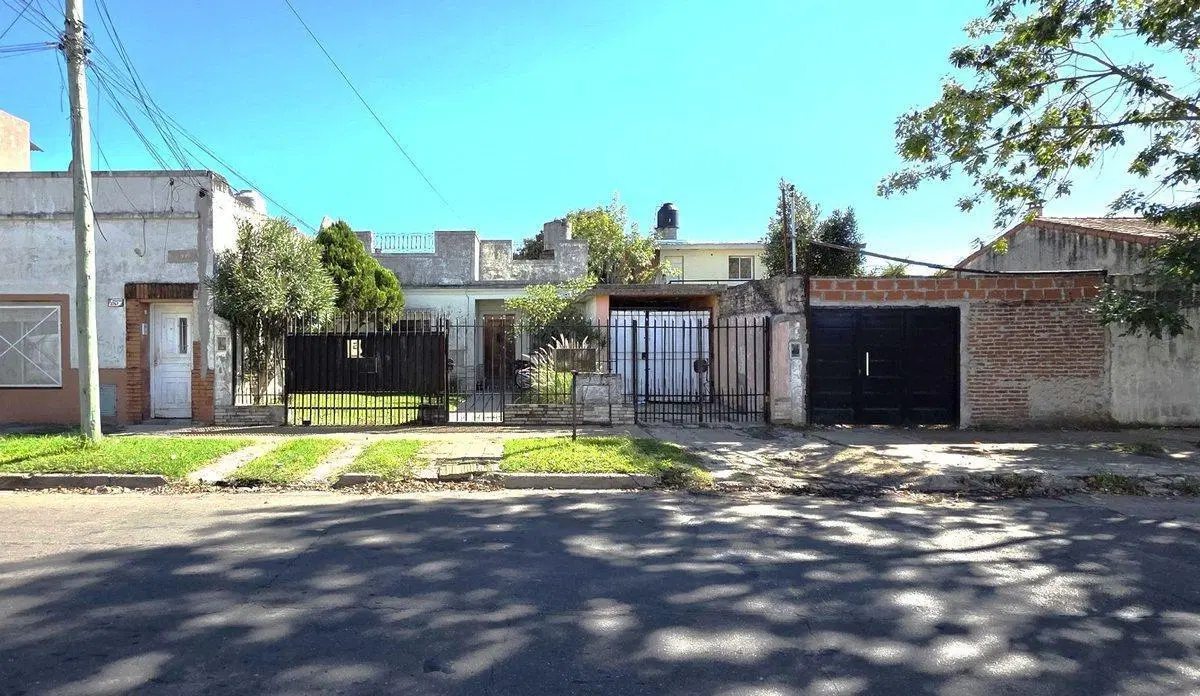 Casa 4 amb/Jardín/cocheras. Única! Caseros 2