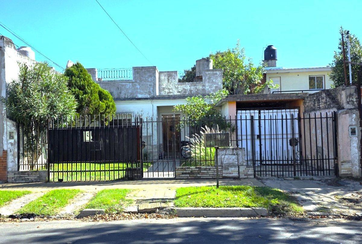 Casa 4 amb/Jardín/cocheras. Única! Caseros