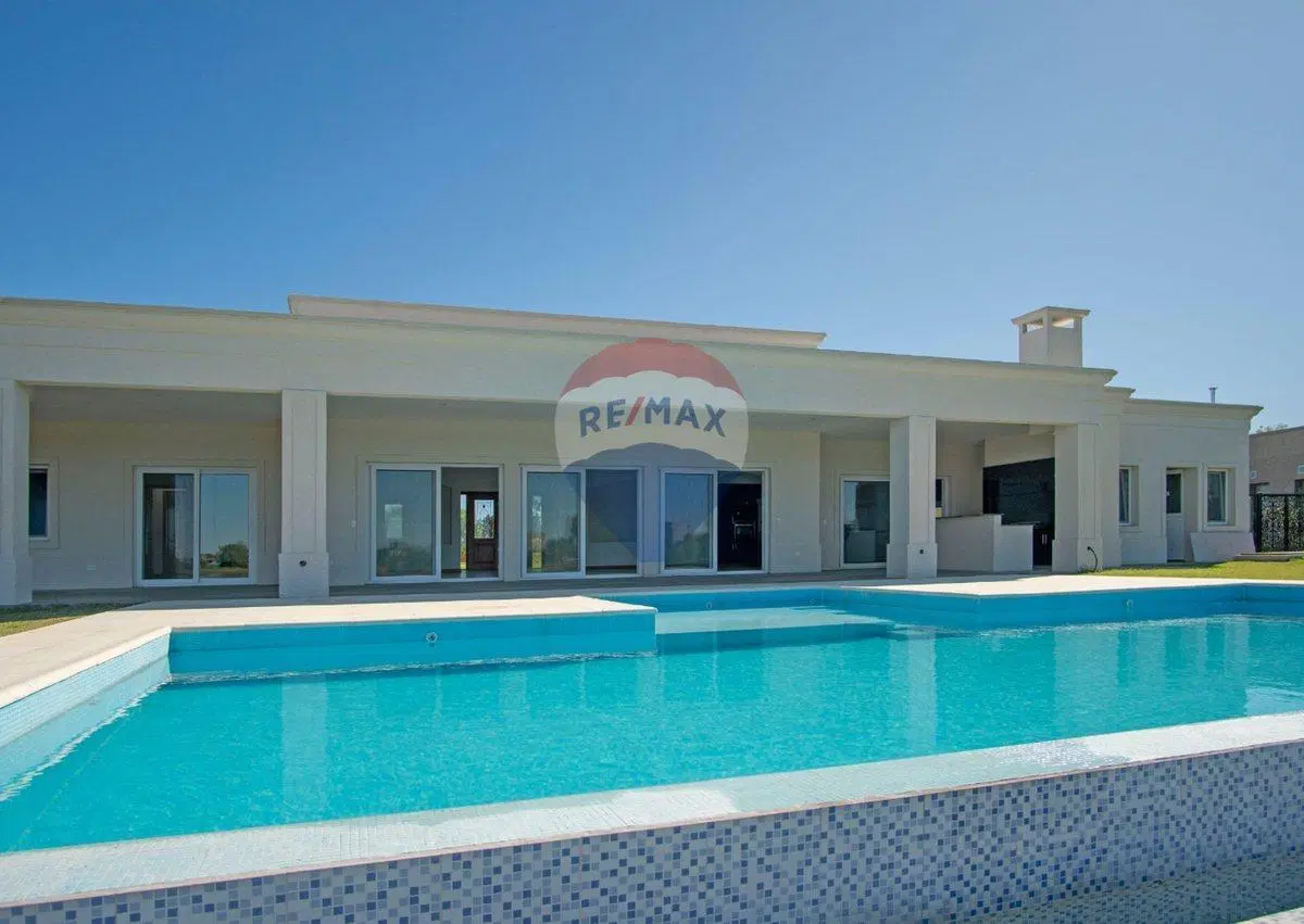 VENTA SAN SEBASTIAN CASA 6 AMBIENTES SALIDA LAGUNA 2