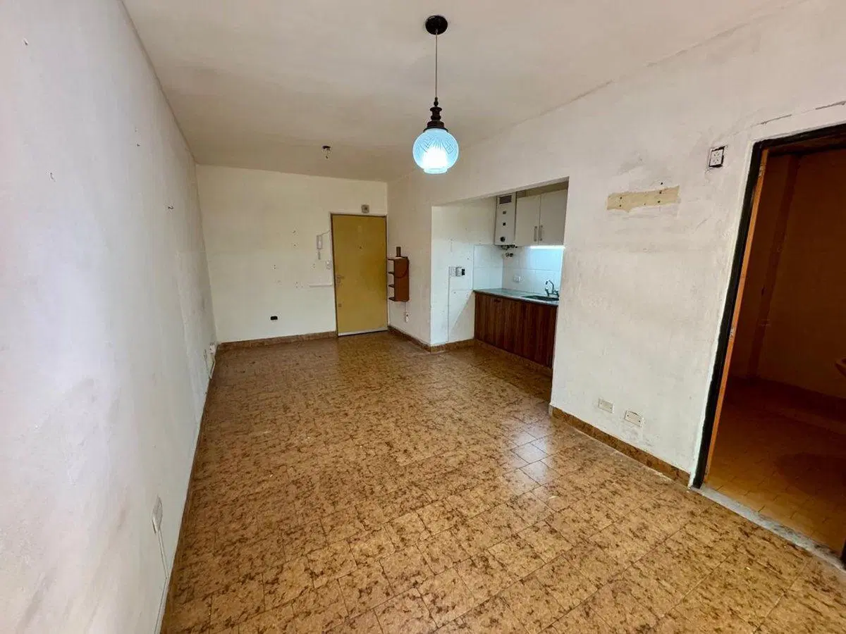 VENTA MONOAMB CON BALCON FRANCES EST.RAMOS MEJIA 8