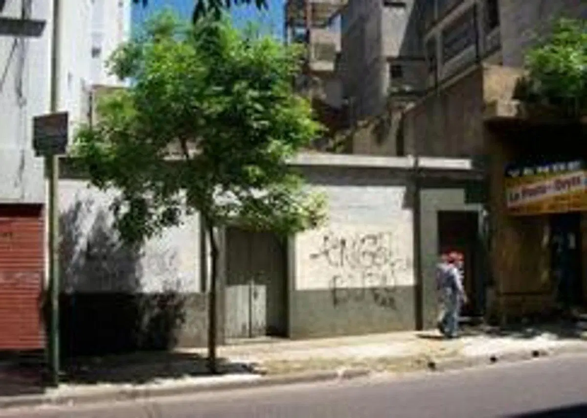 CASA A REFACCIONAR TOTALMENTE-GRANDES MEDIDAS- 2