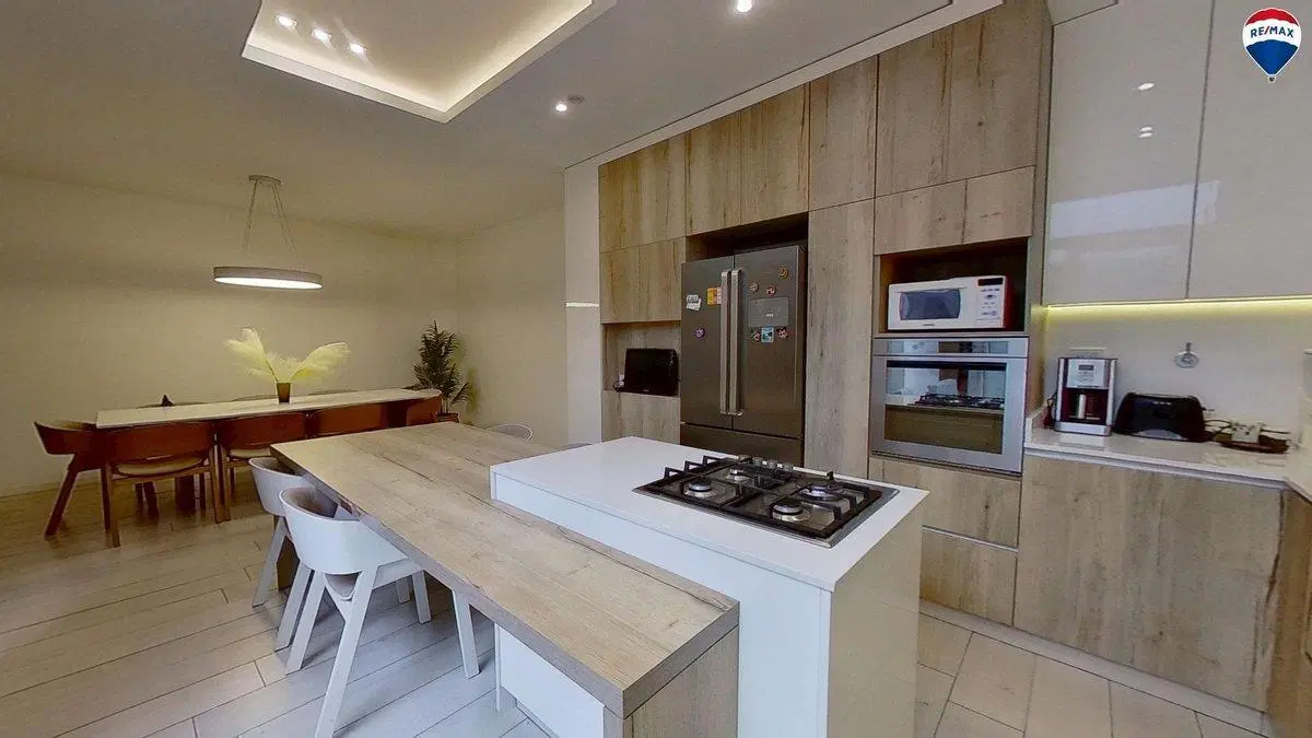VENTA CASA PARQUE CHACABUCO COCHERA QUINCHO 4 AMB 2