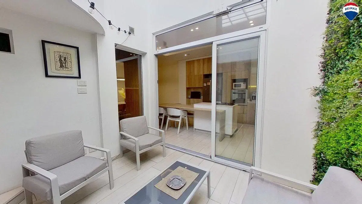 VENTA CASA PARQUE CHACABUCO COCHERA QUINCHO 4 AMB 2