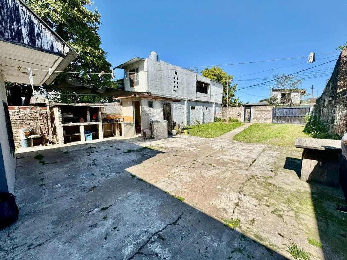 VENTA CASA 3 AMBIENTES CON LOTE LIBRE DE 200M2 2