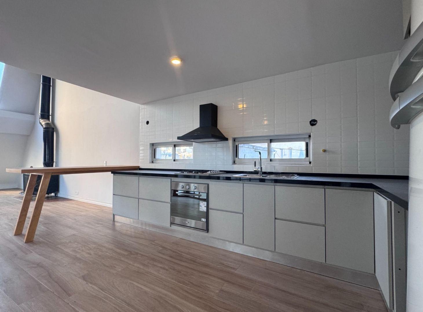 Foto de DUPLEX EN VENTA 5 AMB RETIRO PARRILLA Y TERRAZA, imagen 3