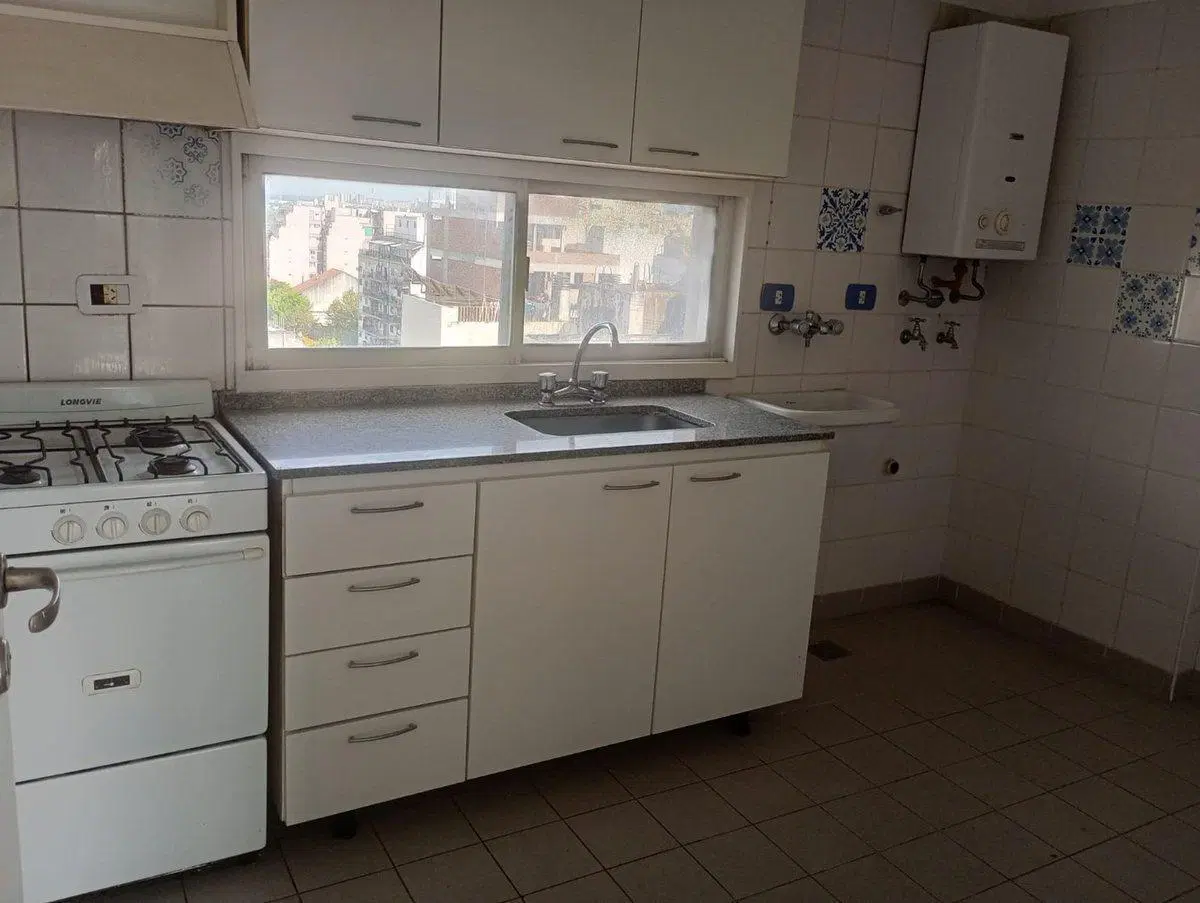 Departamento de tres ambientes con cochera fija 4