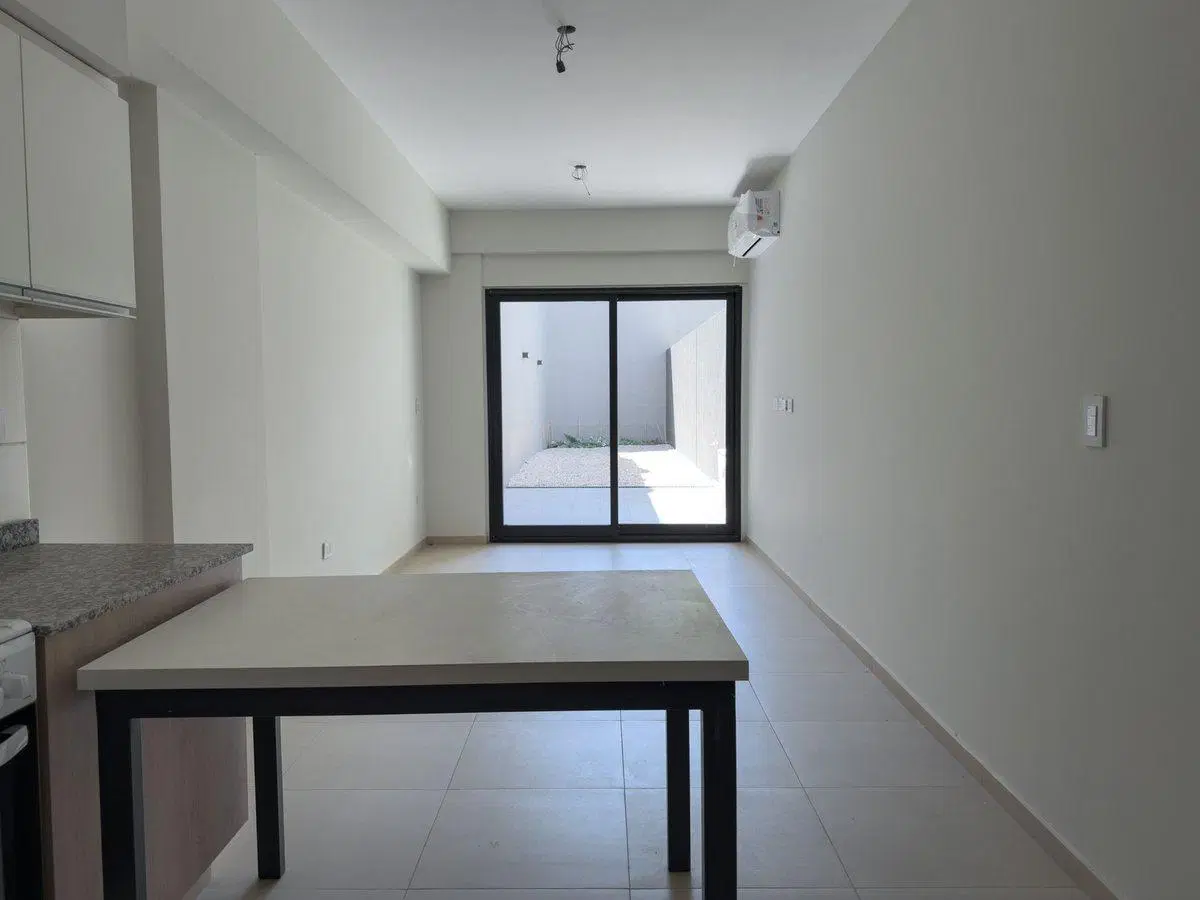 VENTA DEPTO MONOAMB A ESTRENAR CON PATIO ALMAGRO 4