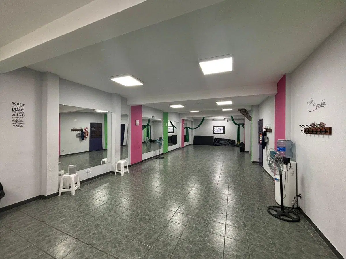 VENTA LOCAL COMERCIAL AL FRENTE BALVANERA APTO CRE 2
