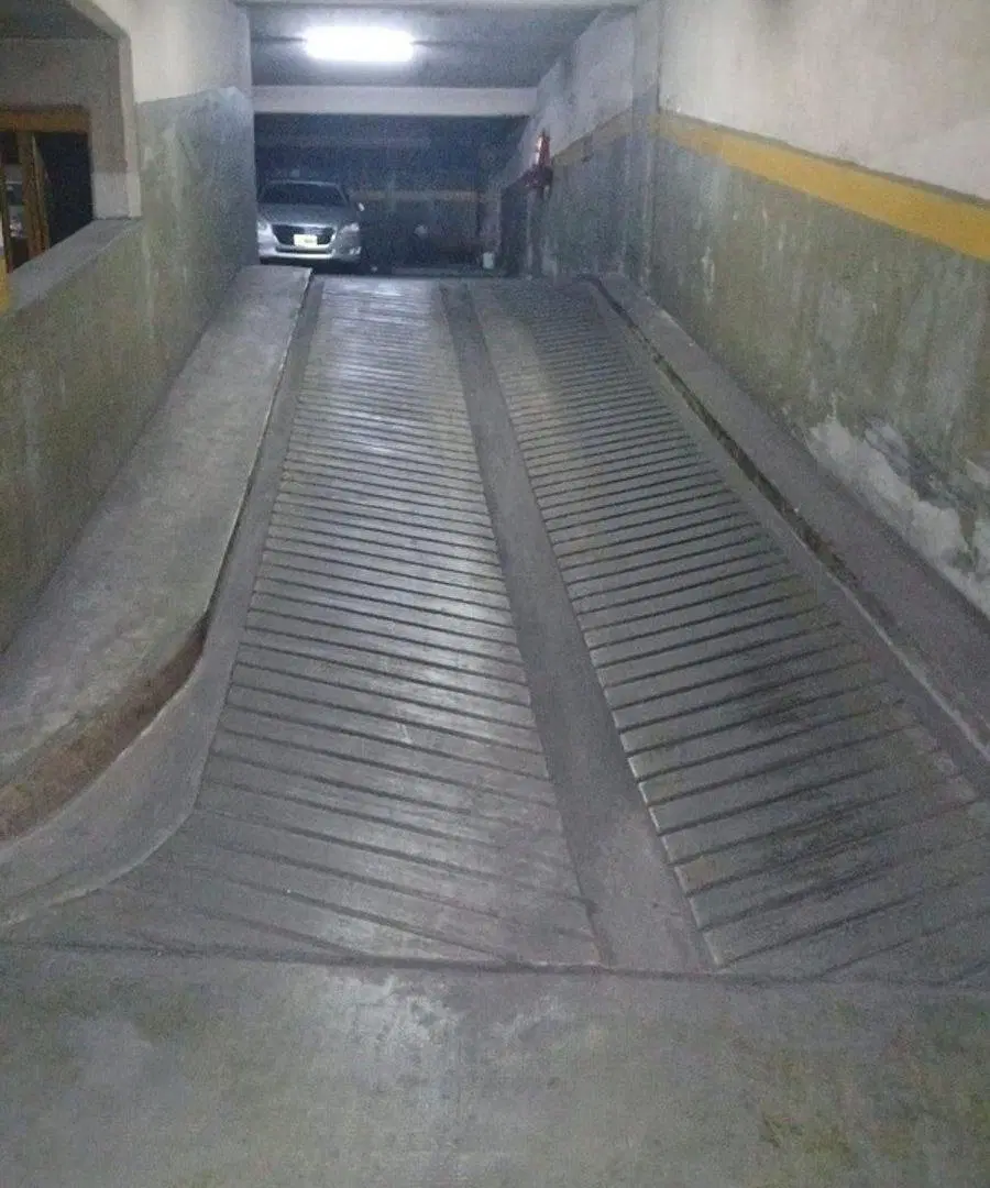 VENTA COCHERA GRANDE CERCA DEL SHOPPING CABALLITO 5