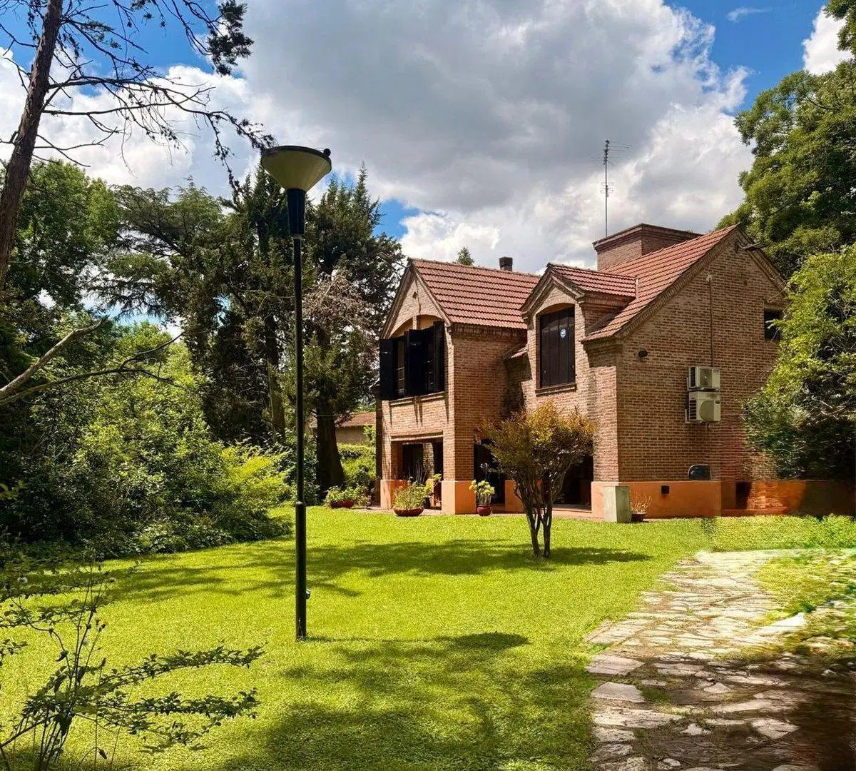 Casa Quinta en venta, Barrio Yei Pora, con 3 lotes 2