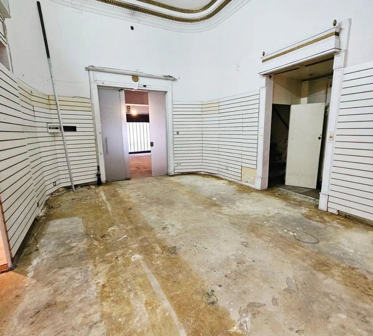 Venta Local Deposito oficinas Retiro a refaccionar 5