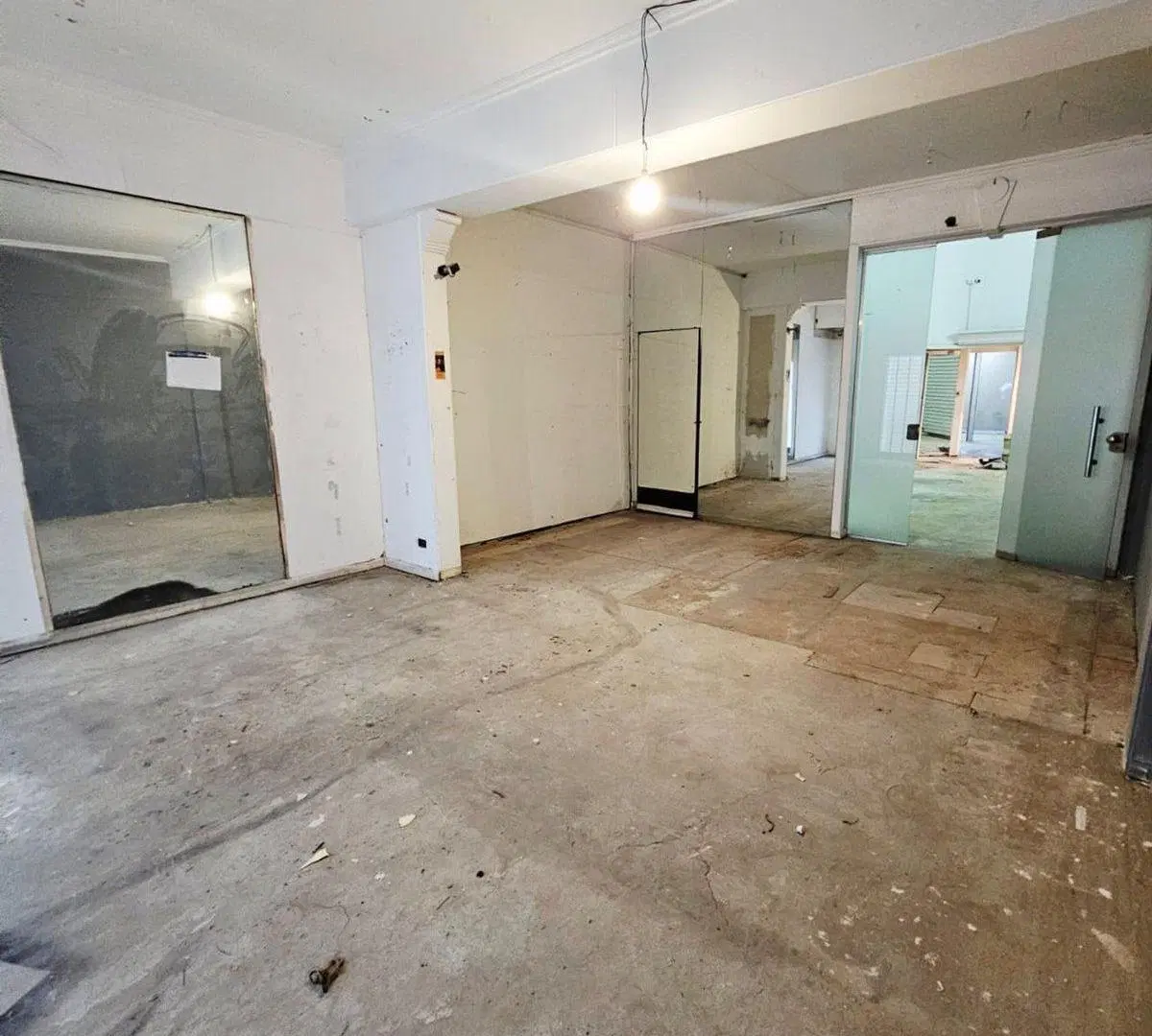 Venta Local Deposito oficinas Retiro a refaccionar 4