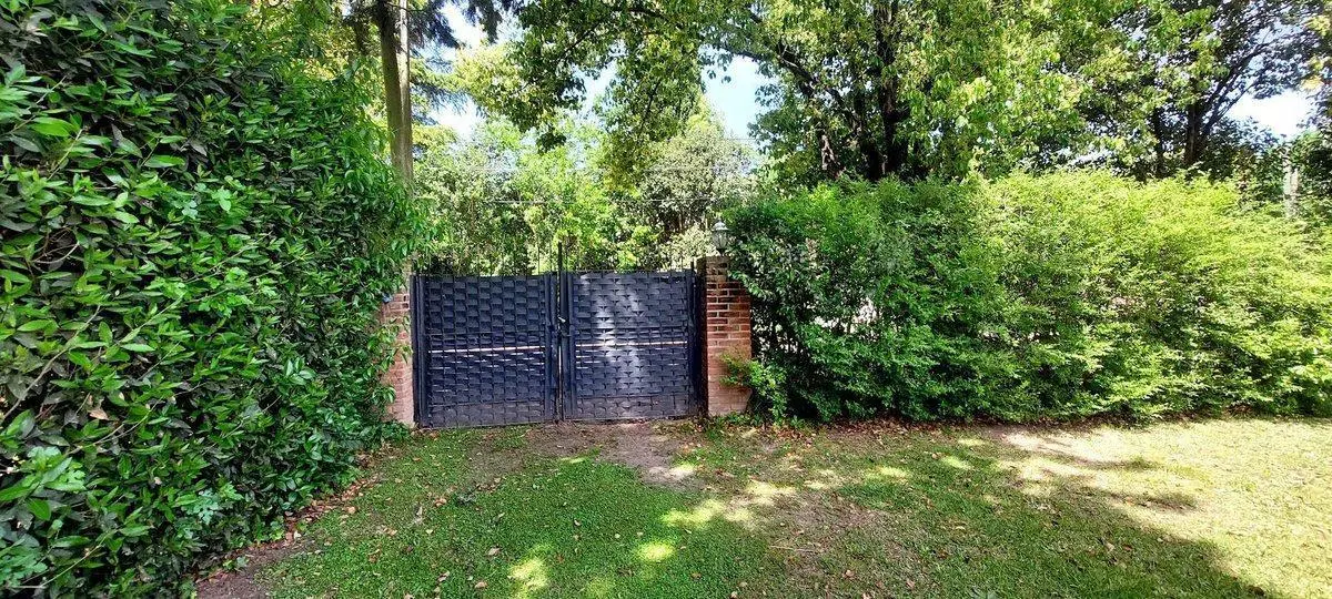 Casa sobre doble lote en EL Trebol con piscina 3