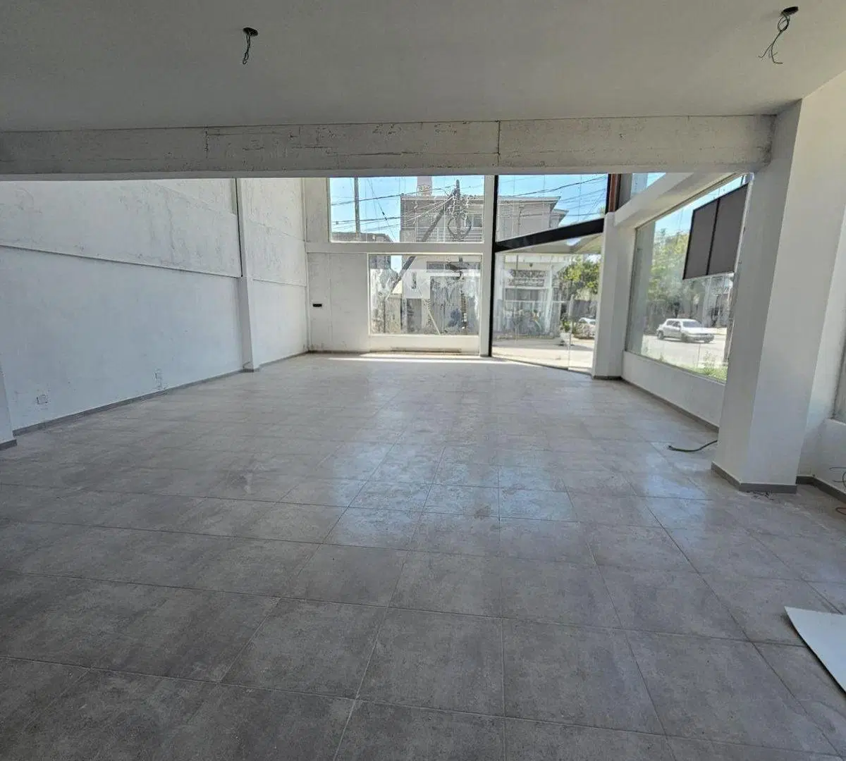 Venta local en esquina a estrenar Villa Ballester 4