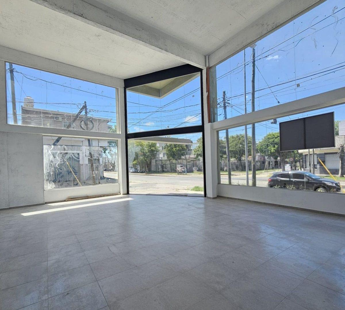 Venta local en esquina a estrenar Villa Ballester
