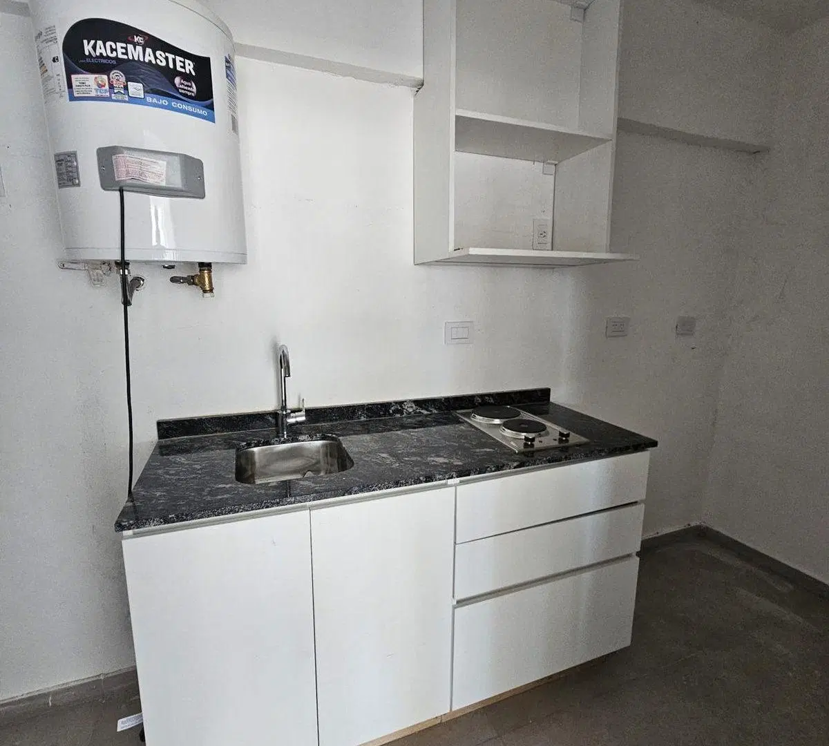 Venta local en esquina a estrenar Villa Ballester 3