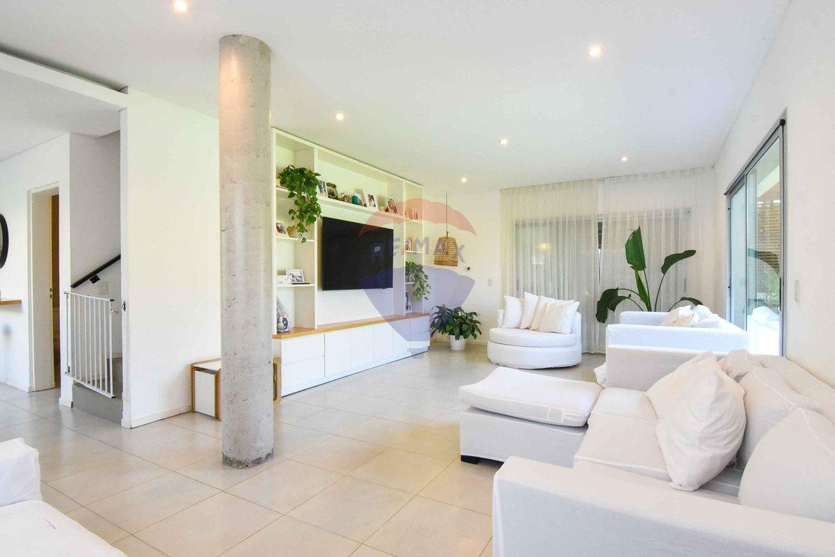 VENTA CASA PILAR DEL ESTE SANTA GUADALUPE PILETA