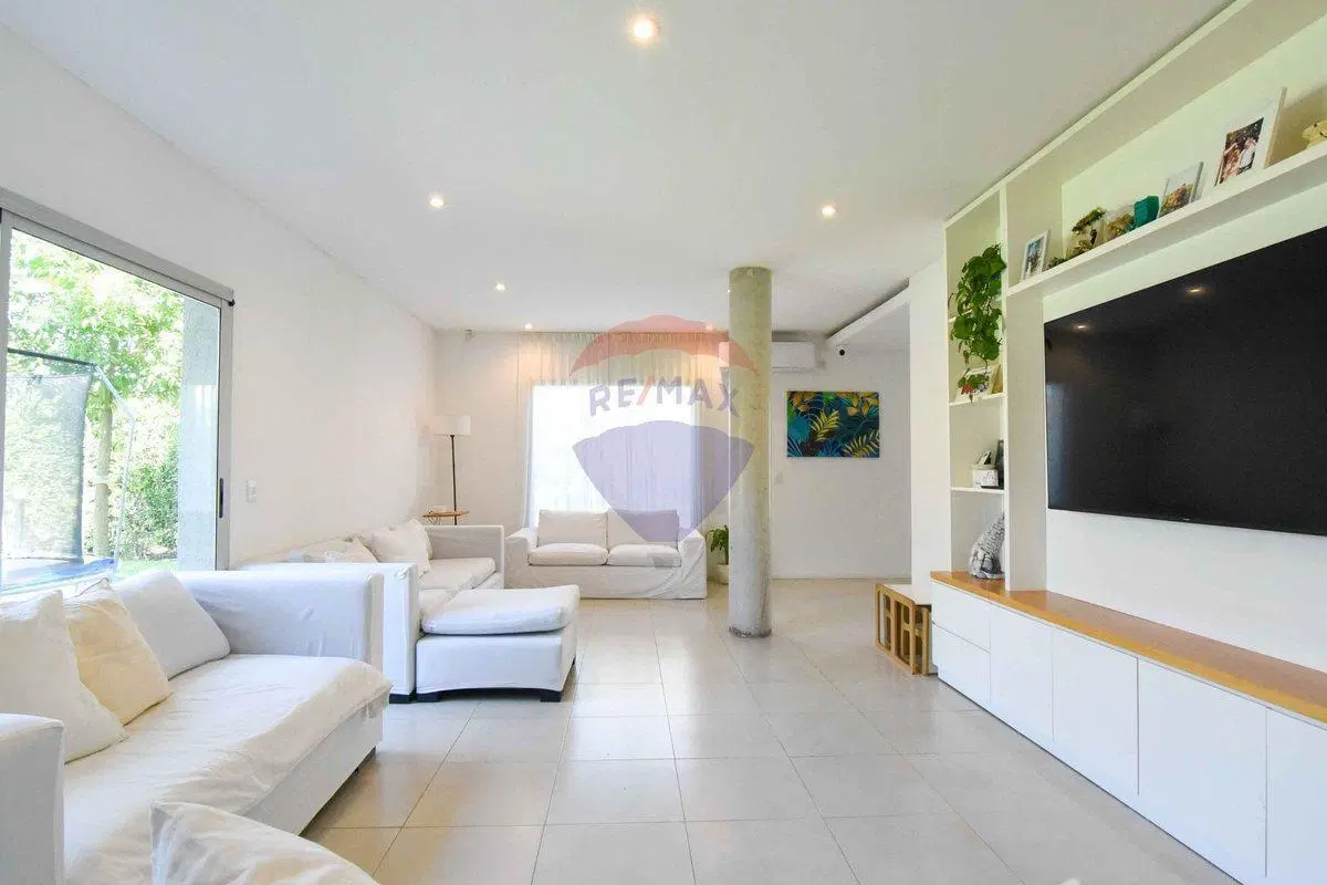 VENTA CASA PILAR DEL ESTE SANTA GUADALUPE PILETA 2