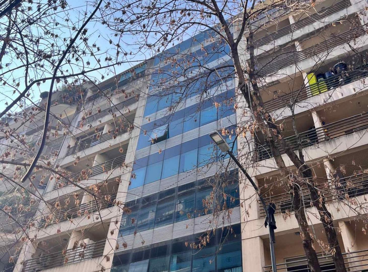 Oficinas al Frente en Flores