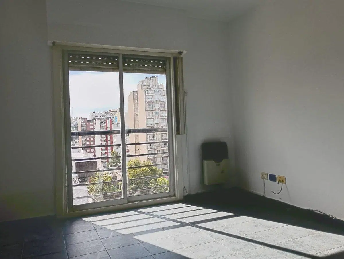 Departamento de tres ambientes con cochera fija 2