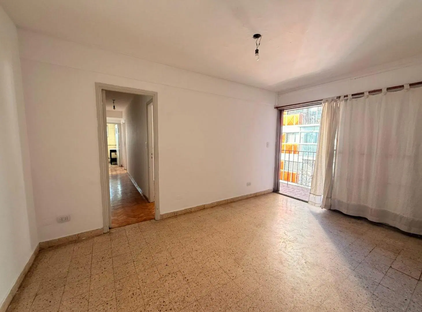 VENTA DPTO. 4 AMB. PARQUE PATRICIOS BALCÓN APTO C. 5