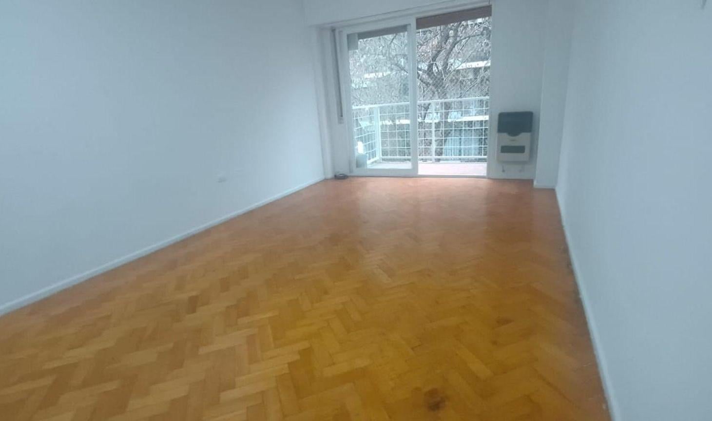 ALQUILER MONOAMBIENTE CON BALCON, FLORES