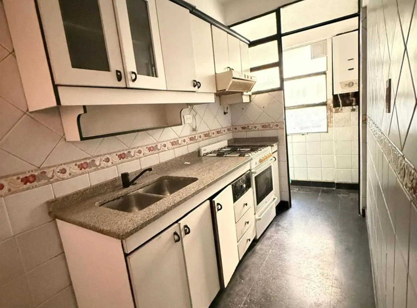 2 AMB C/ESCRITORIO A MTS DEL PARQUE RIVADAVIA 3