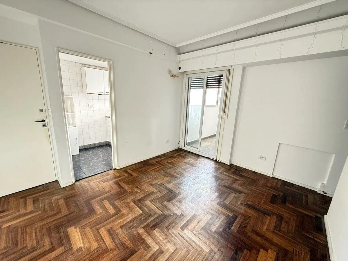 VENTA DPTO. 2 AMBIENTES COGHLAN CON PATIO LUMINOSO 2