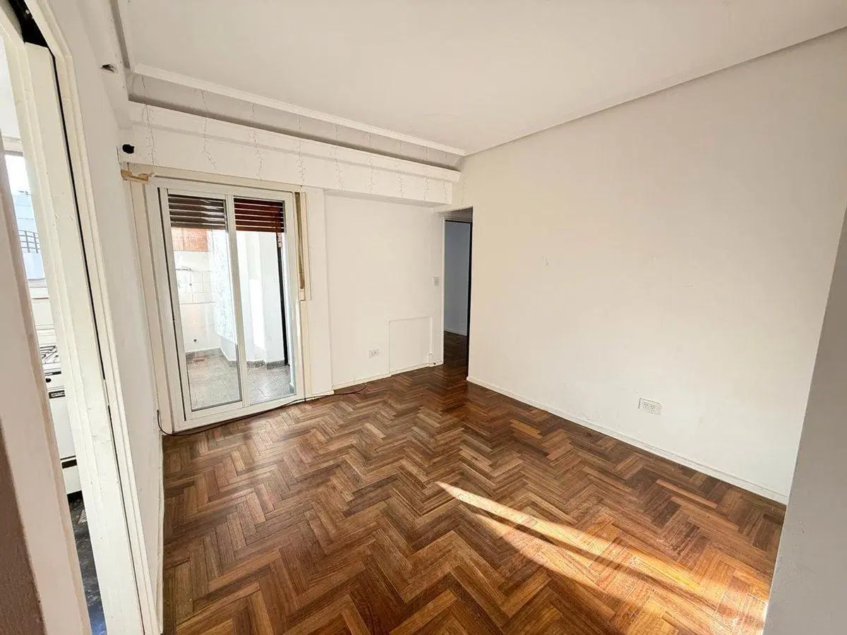 VENTA DPTO. 2 AMBIENTES COGHLAN CON PATIO LUMINOSO 5