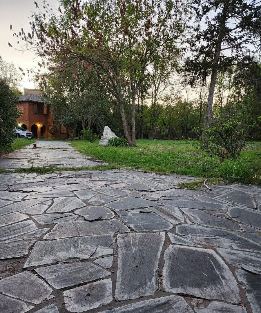 VENTA CASA EN EZEIZA CON PILETA, PARQUE, QUINCHO 5