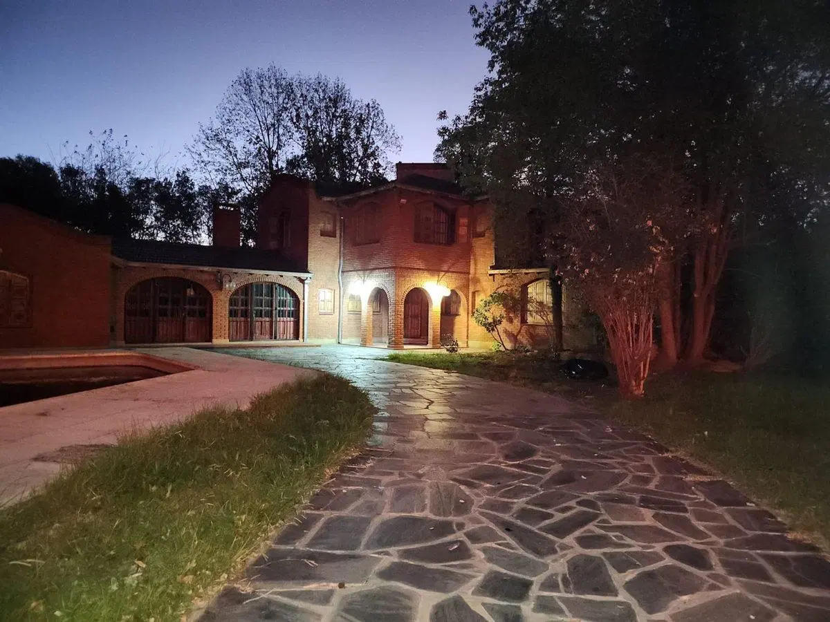 VENTA CASA EN EZEIZA CON PILETA, PARQUE, QUINCHO 4