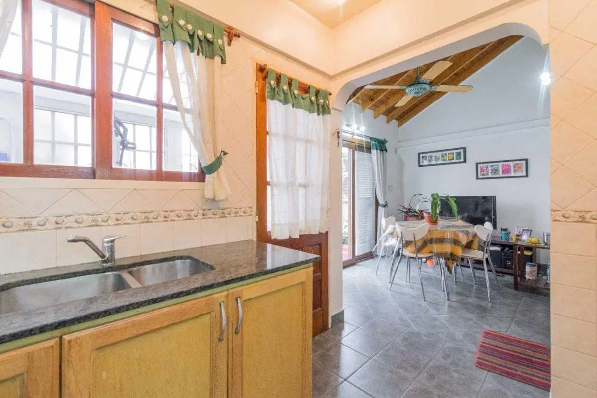 CASA TRIPLEX DE 4 AMBIENTES EN VENTA RAMOS MEJIA 2