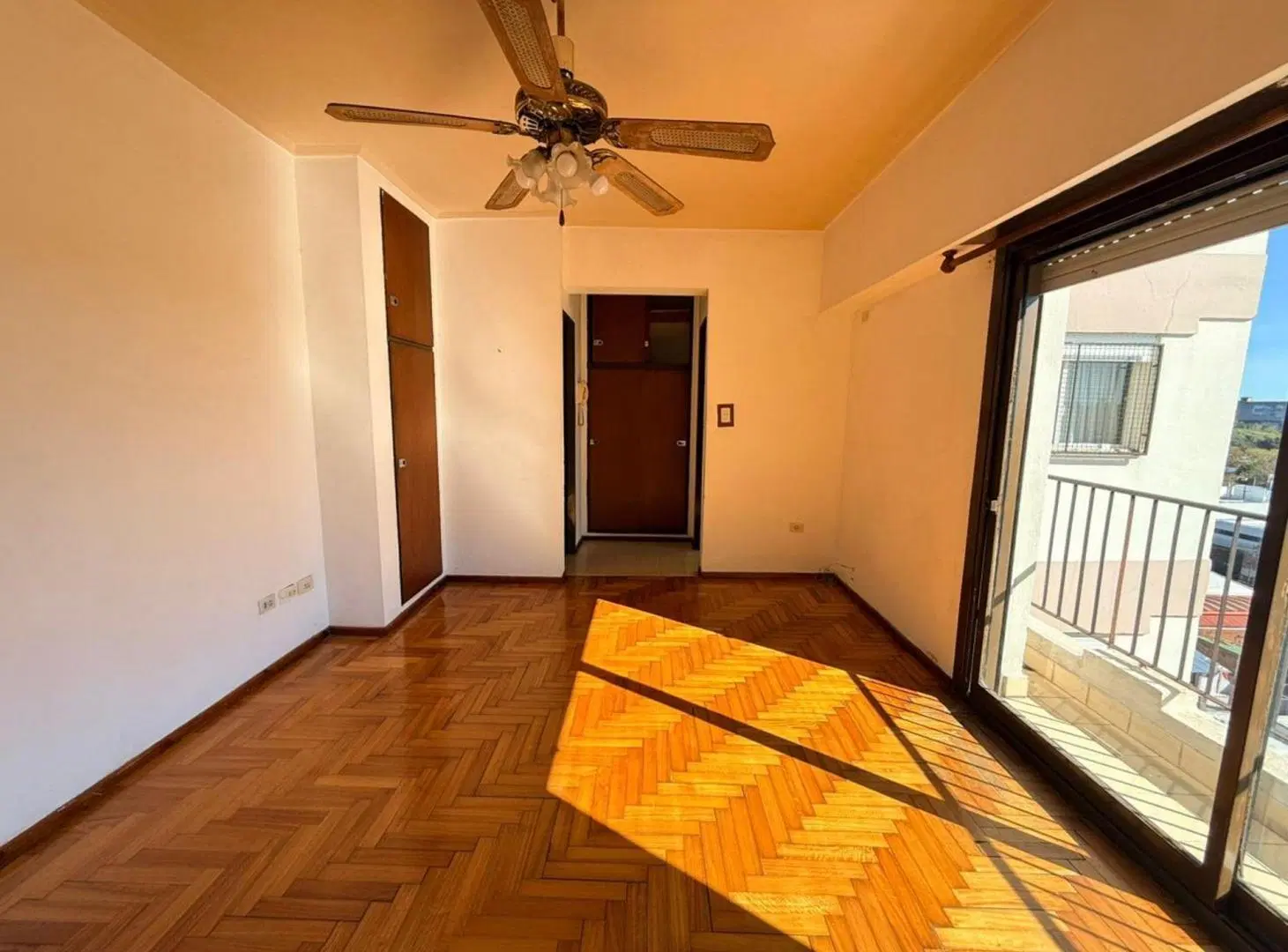VENTA MONOAMBIENTE PISO ALTO DEVOTO MUY LUMINOSO 2