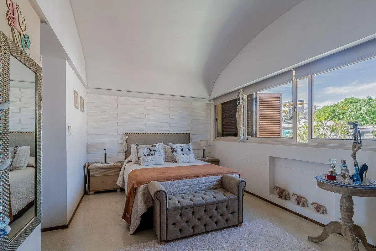 Venta Casa 6 ambientes Liniers Pileta 3 Cocheras 5