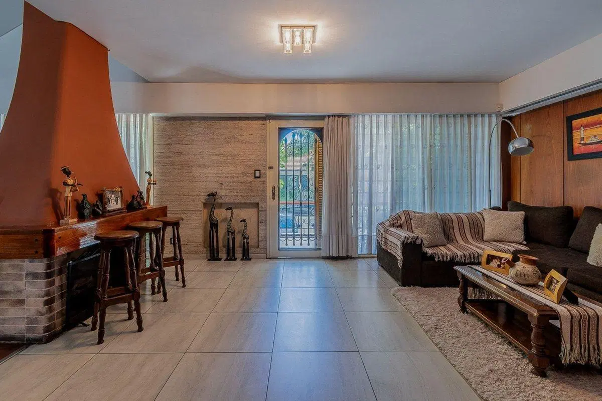 Venta Casa 6 ambientes Liniers Pileta 3 Cocheras 4