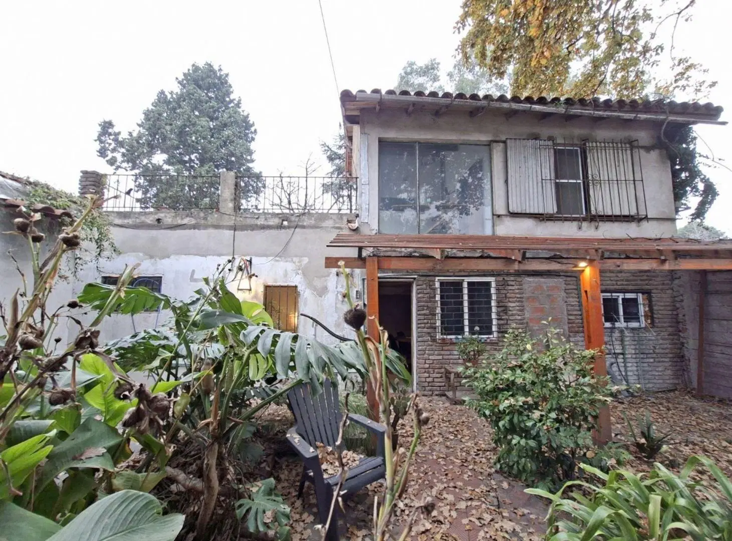 CASA EN VENTA CASTELAR A REFACCIONAR ACEPTA PERMTA 8