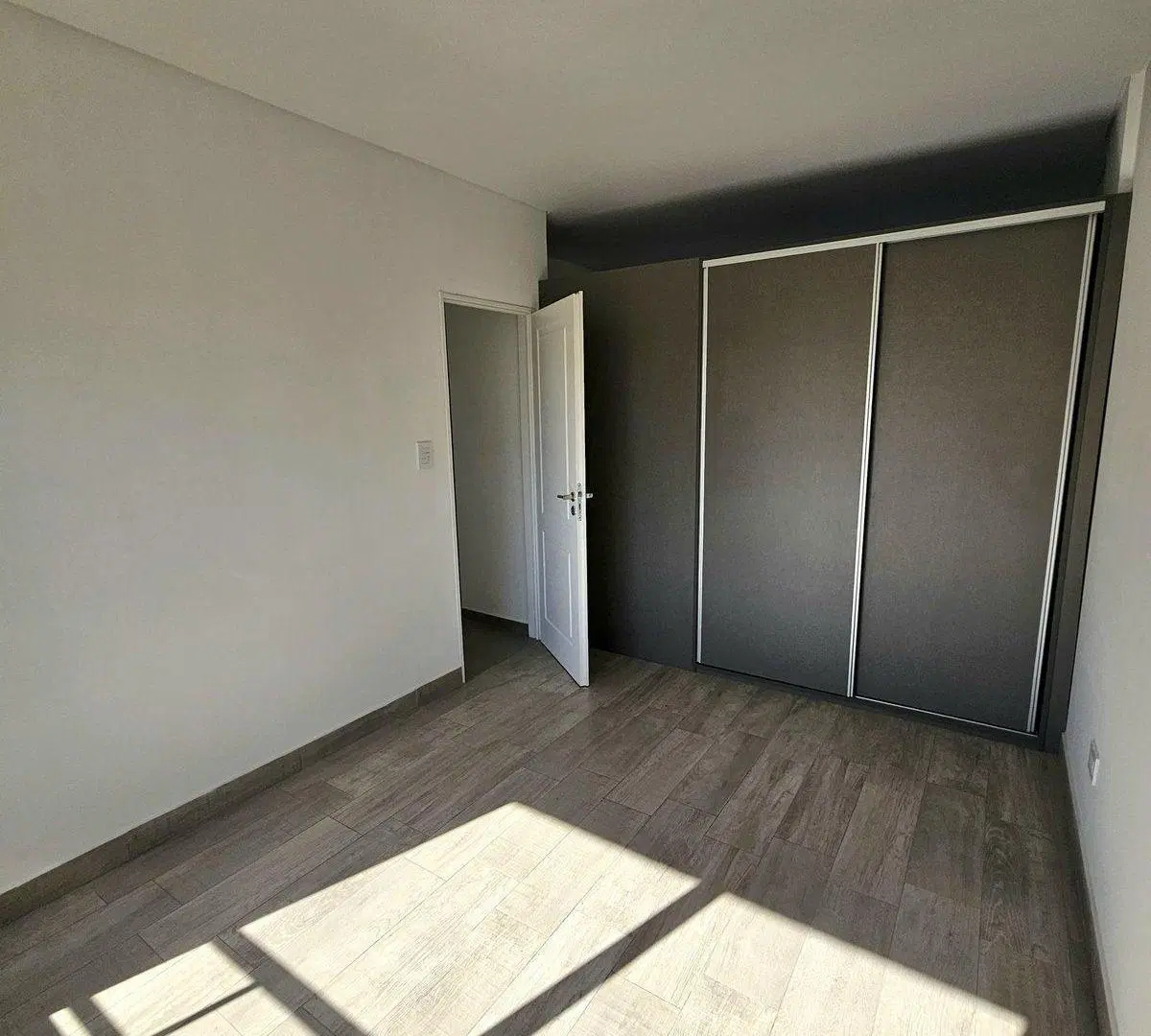 Venta Piso 4 ambientes Cochera a estrenar S. Peña 5