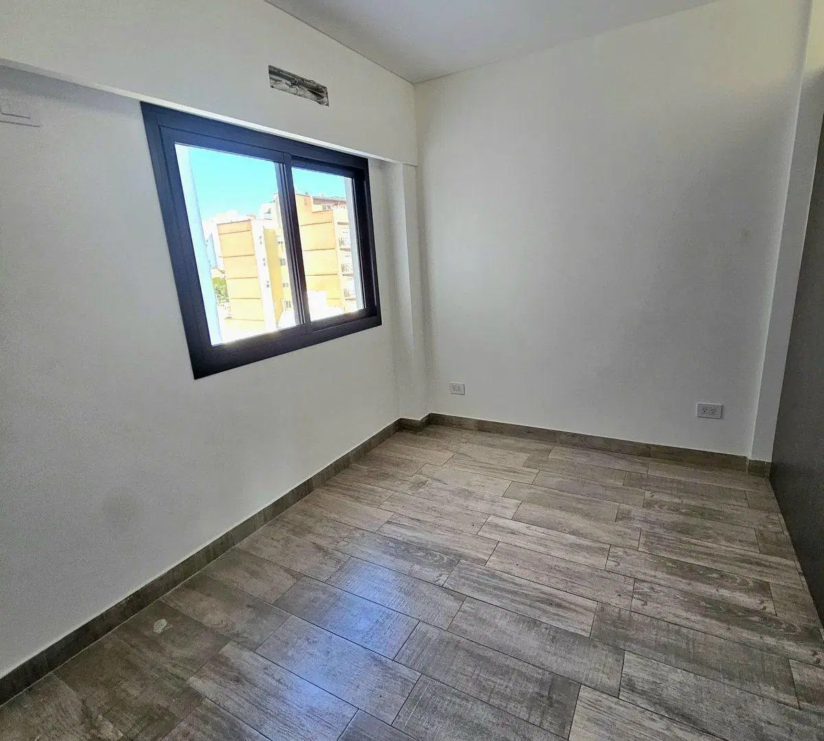 Venta Piso 4 ambientes Cochera a estrenar S. Peña 2