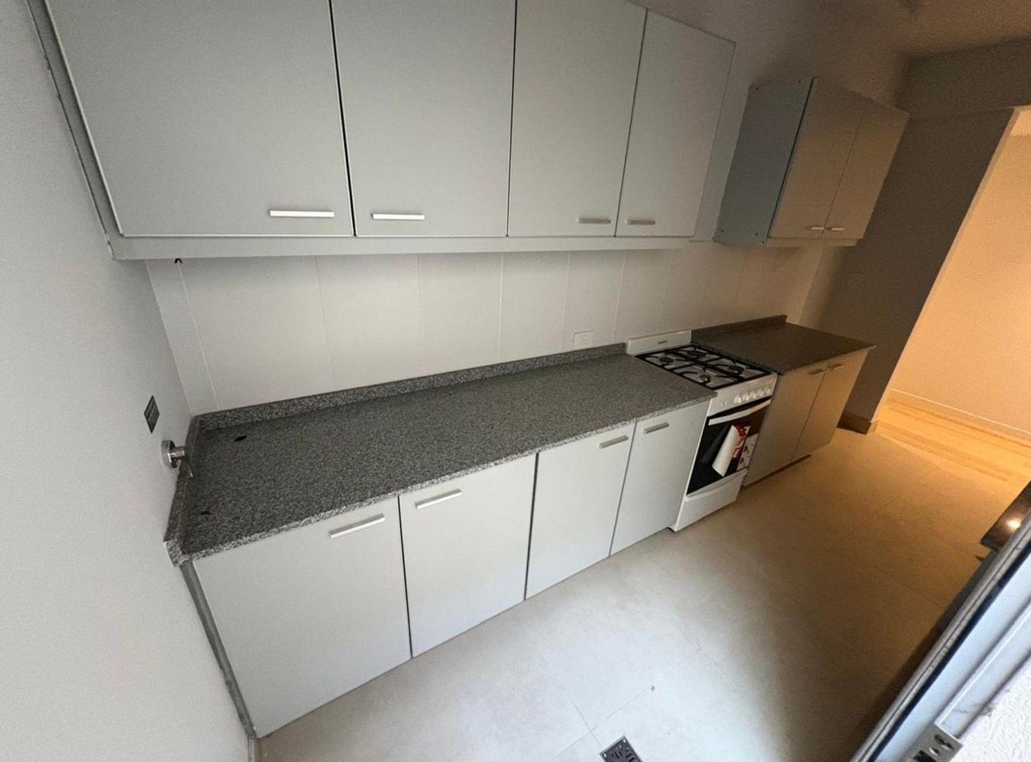 Foto de VENTA DEPTO 1 y 1/2 AMB CON PARIO A ESTR BALVANERA, imagen 5