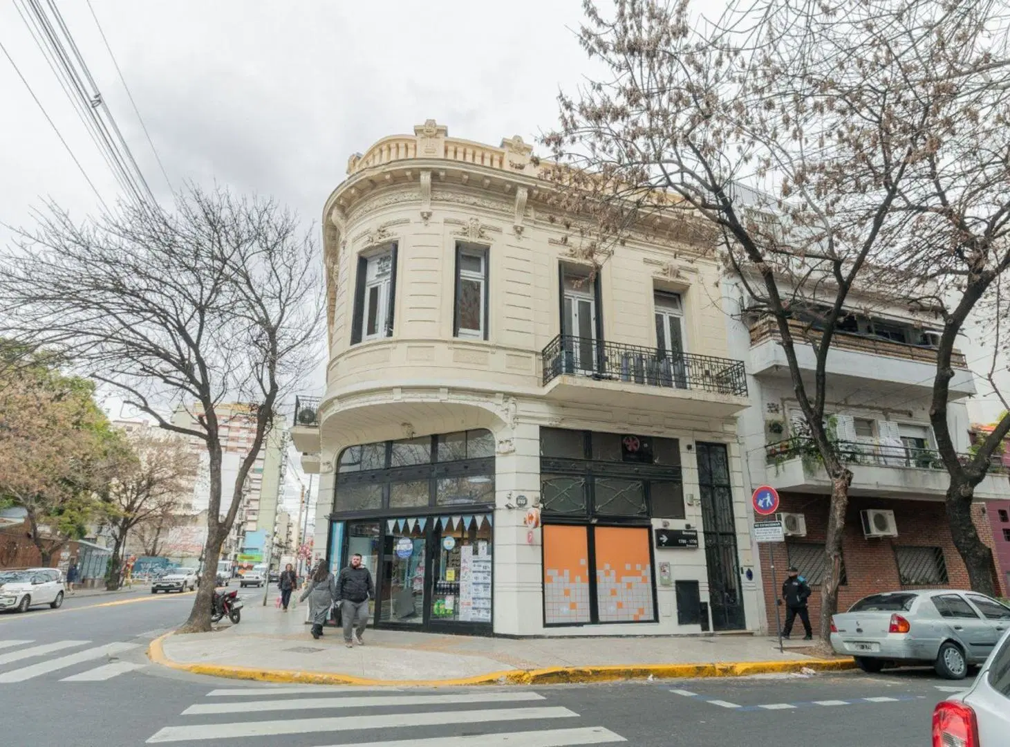 EDIFICIO COMERCIALC/RENTA EN ESQUINA CABALLITO 2