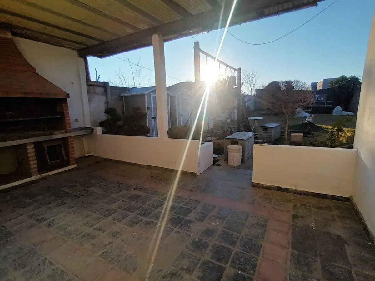 CASA 3 AMBIENTES C/GARAGE, QUINCHO y FONDO QUILMES 3