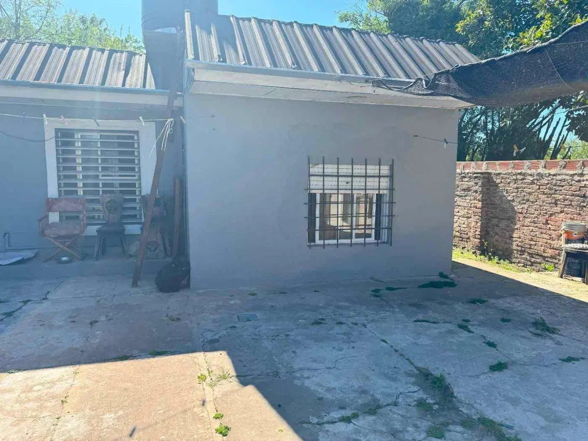 VENTA CASA 3 AMBIENTES CON LOTE LIBRE DE 200M2 4