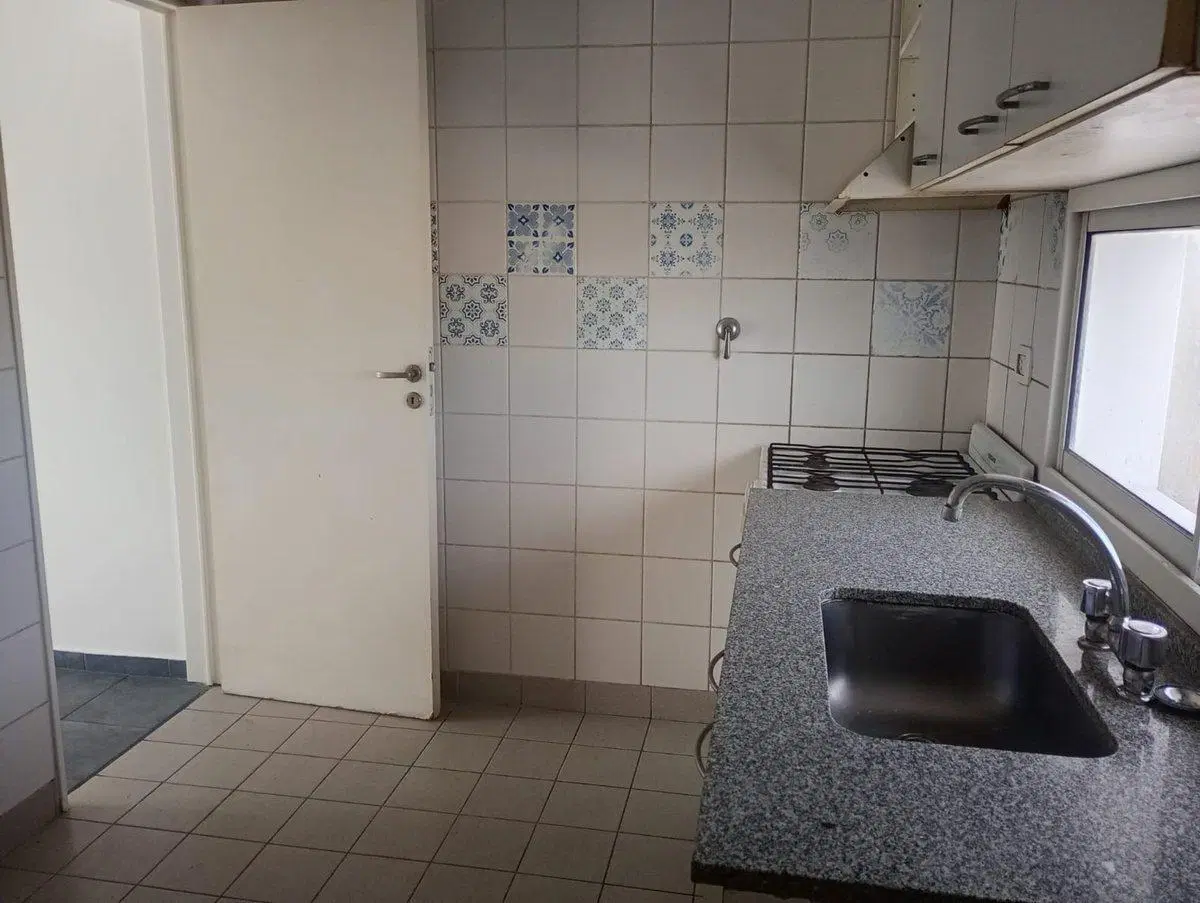 Departamento de tres ambientes con cochera fija 8
