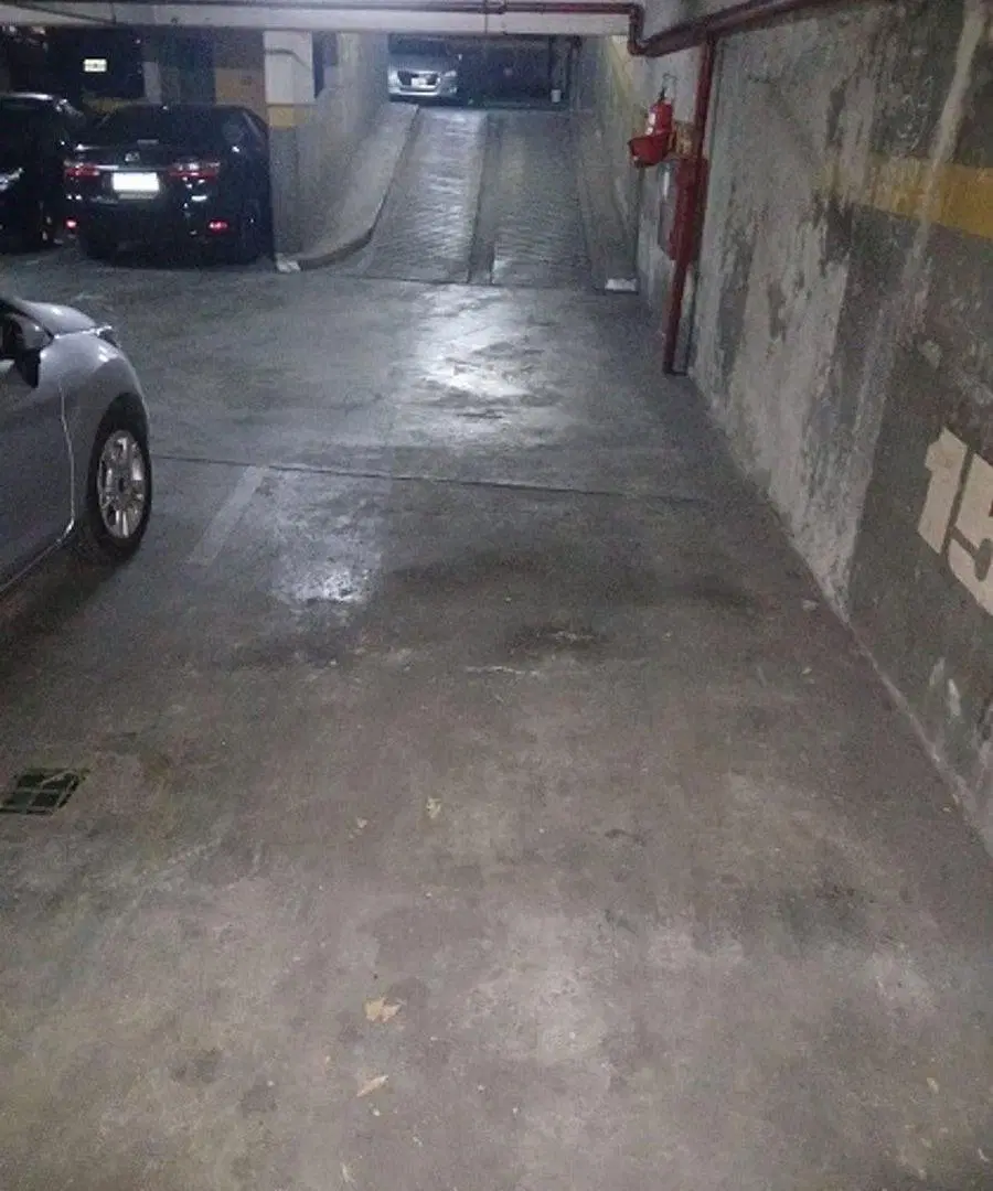 VENTA COCHERA GRANDE CERCA DEL SHOPPING CABALLITO 2